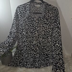 Calvin Klein Women's Monochrome Golden Button Down. Size L